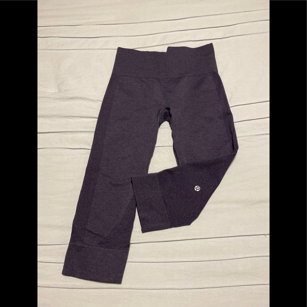 Lululemon crops size 4